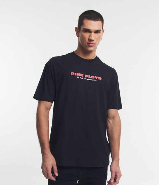 Camiseta preta em meia malha com estampa de pirâmide do Pink Floyd