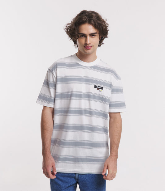 Camiseta Easy Fit listrada em meia malha com patch "Lucky" branco