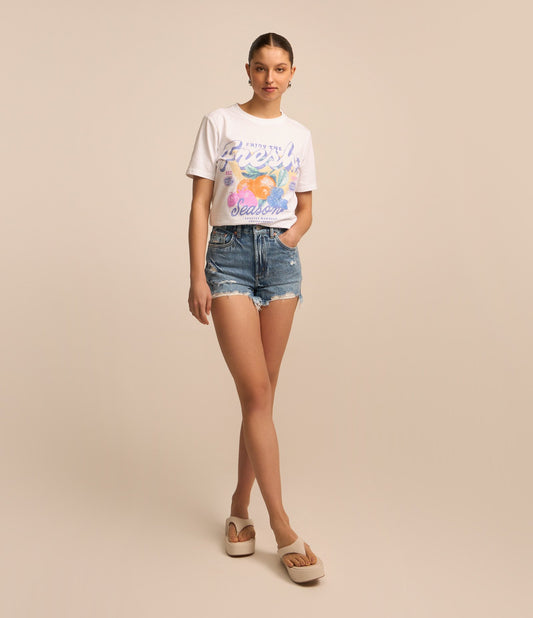 Shorts de brim azul com cintura alta e desgastado