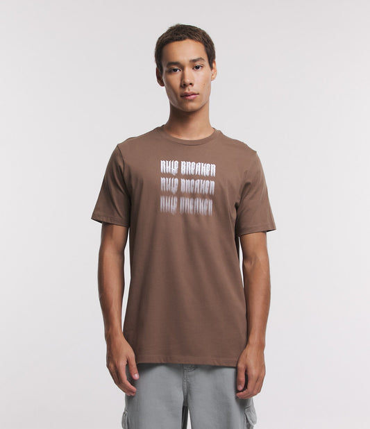 Camiseta de algodão de ajuste regular com a inscrição "Rule Breaker" em marrom