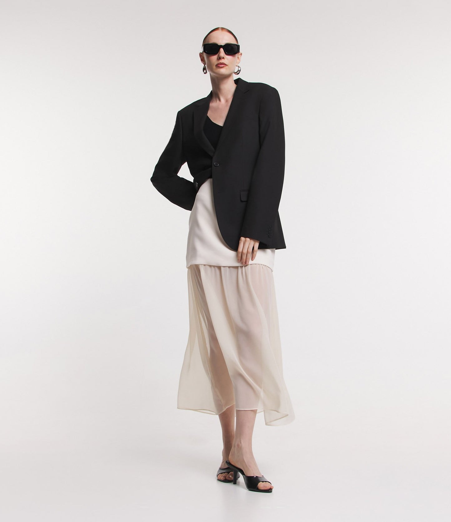 Gonna midi in chiffon beige con sovrapposizione e dettagli trasparenti