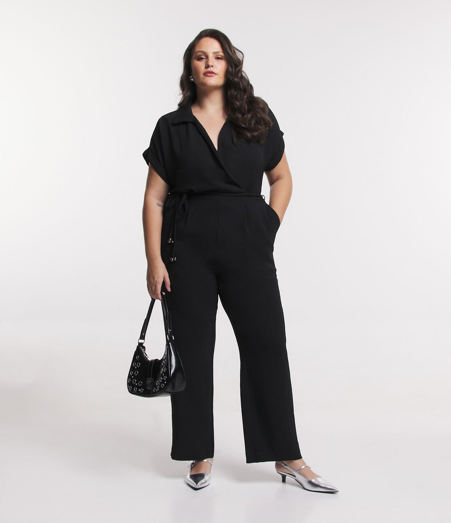 Mono de crepé negro con detalle de lazo trenzado - Tallas grandes y curvas