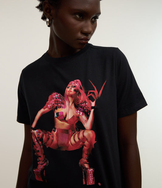 Camiseta preta de algodão com estampa da Lady Gaga na frente e nas costas