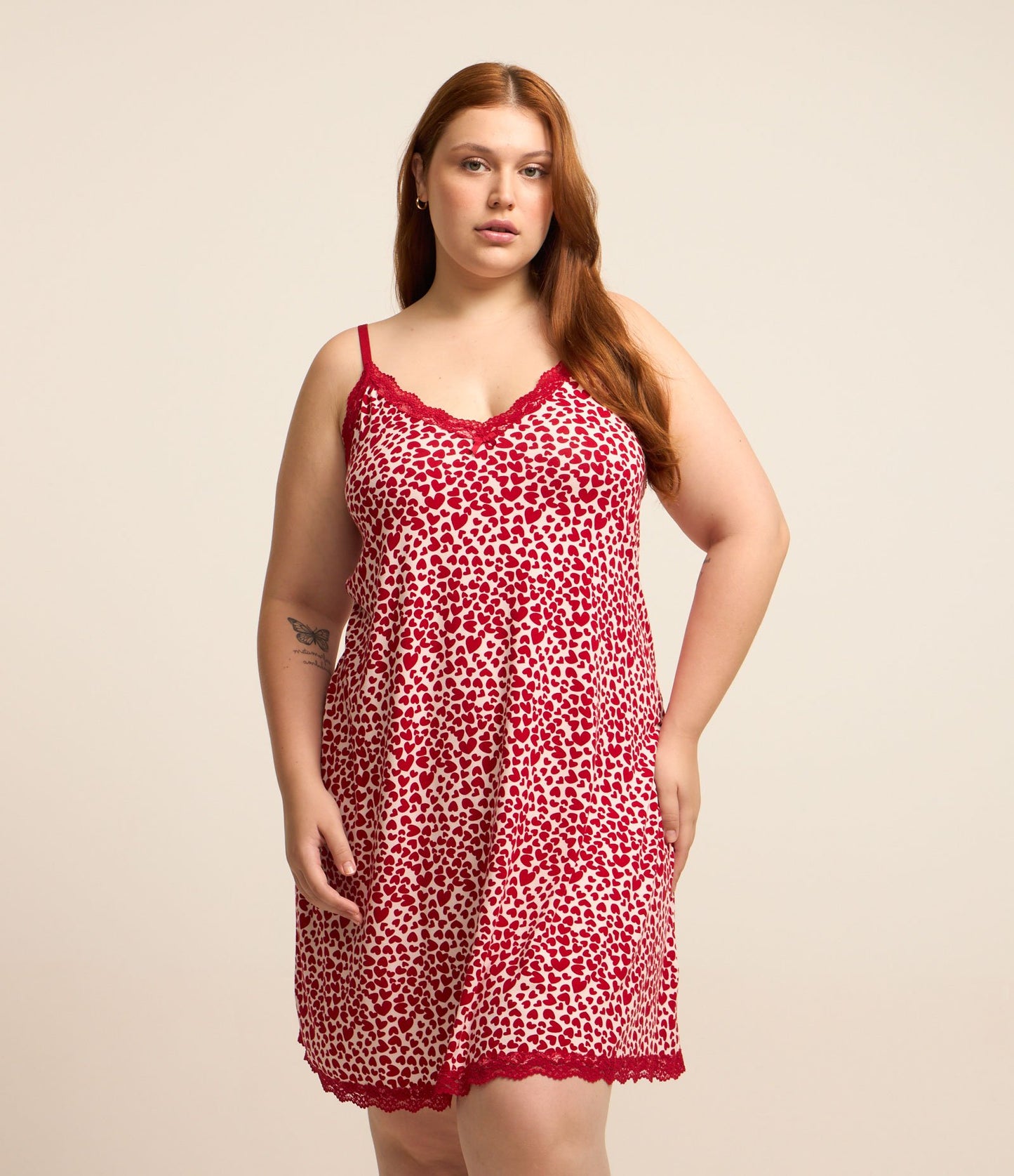 Camisola de lycra de viscose vermelha com estampa de corações - Curve e Plus Size