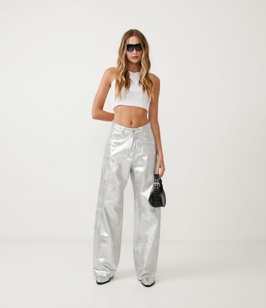 Jeans a gamba larga con tasche ed effetto argento