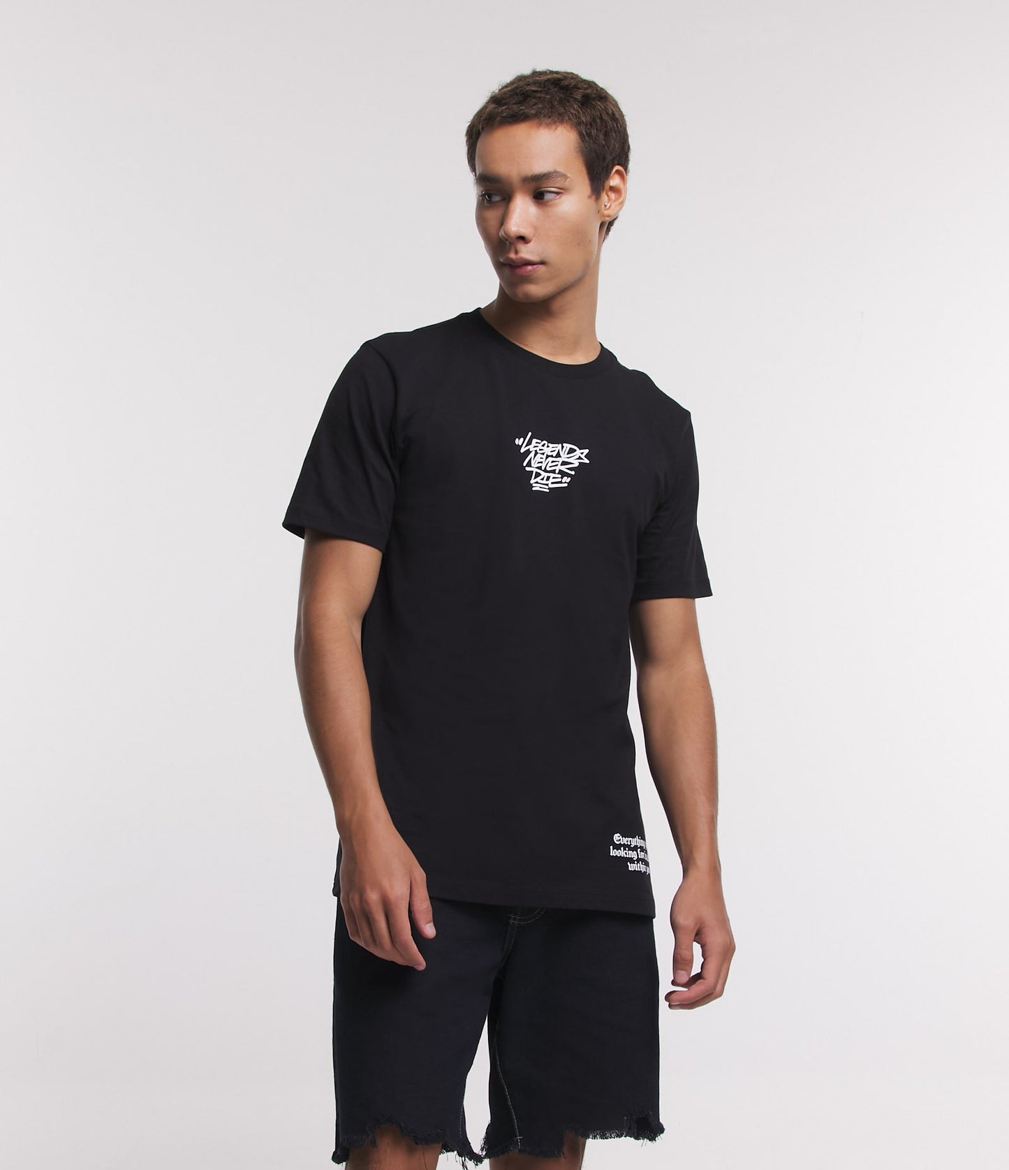 Camiseta Regular Fit em meia malha com letras em offset "Legends Never Die" em preto