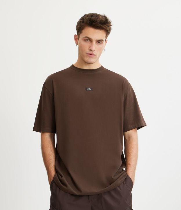 Camiseta Relaxed Fit com etiqueta Brave emborrachada em marrom