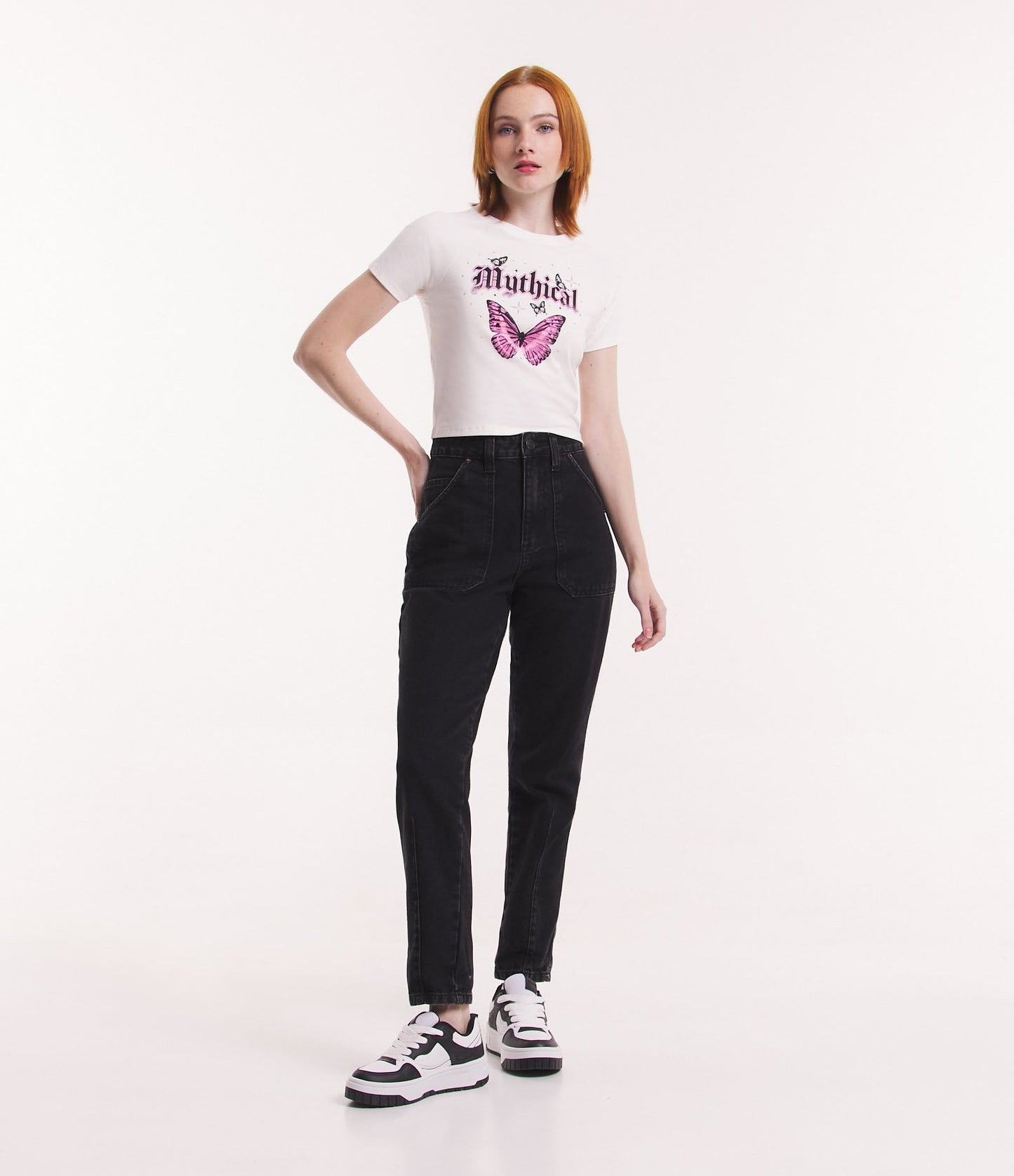 Calça jeans preta para mães com bolsos grandes e bainha ajustável