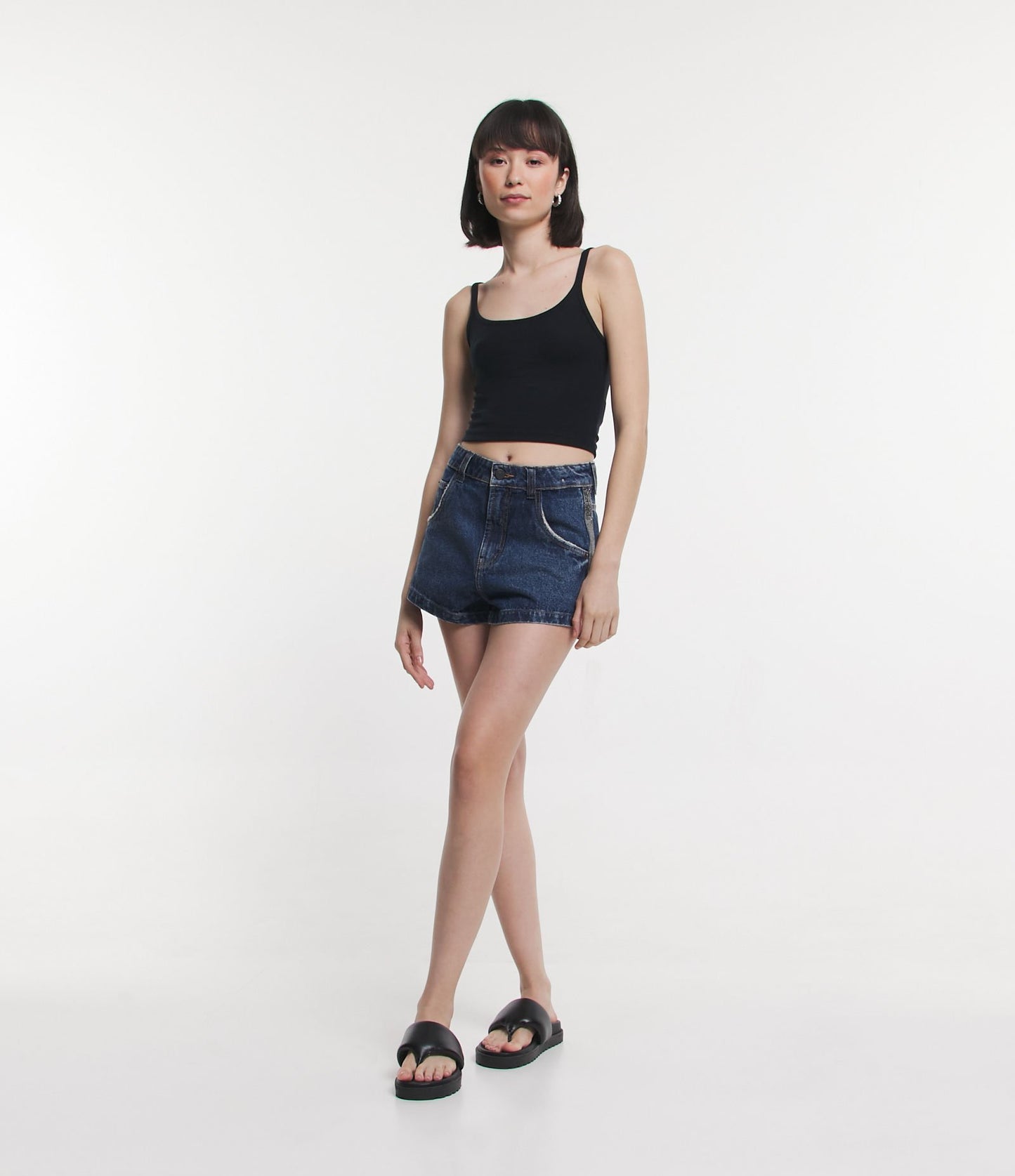 Shorts jeans de cintura alta com bolso exclusivo e listras laterais brilhantes em azul