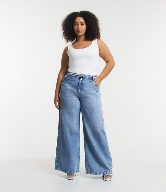 Calça jeans de perna larga com curva de lavagem em mármore e tamanho grande azul