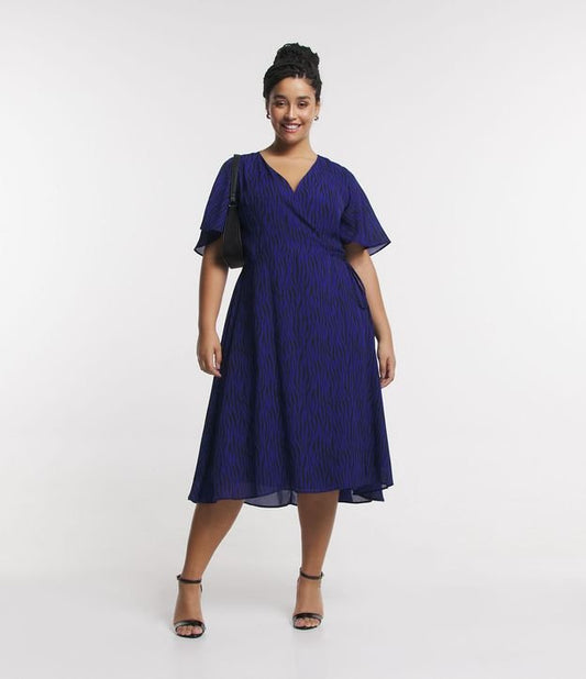 Vestido Midi de gasa con diseño envolvente y estampado animal, Curvas y tallas grandes, Azul