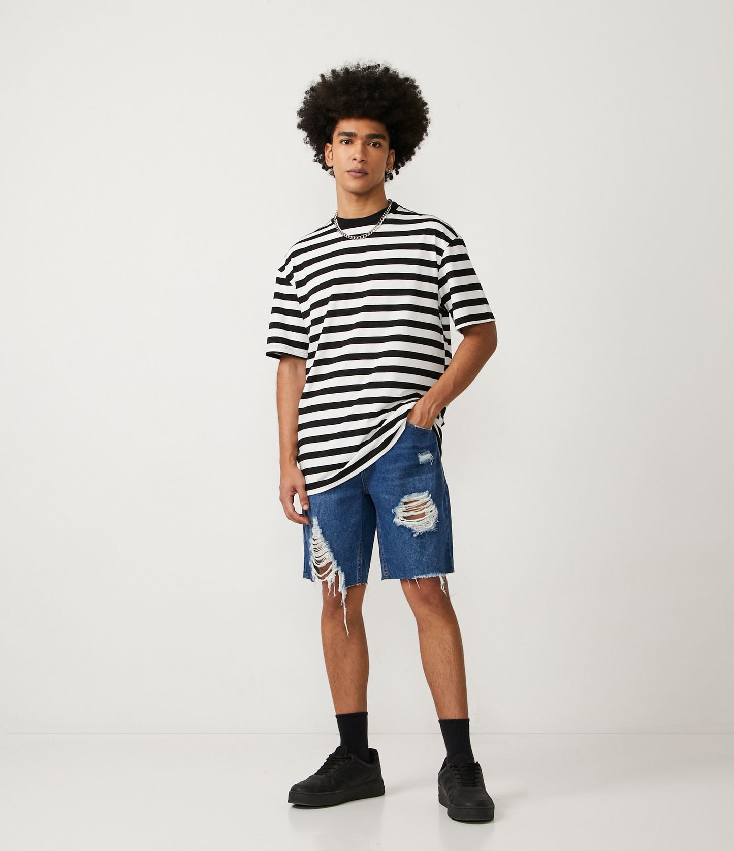 Pantaloncini di denim con coulisse blu, dal taglio slim, con effetto invecchiato