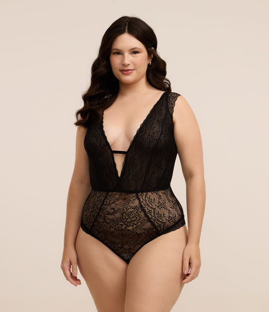 Conjunto de lencería de tallas grandes Laise Curve y encaje negro