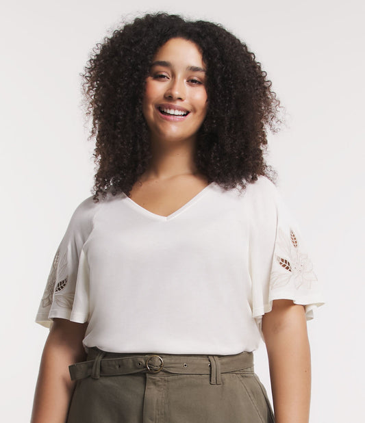 Blusa de Punto con Flor Bordada en Manga Ancha Curva y Tallas Grandes Blanco roto