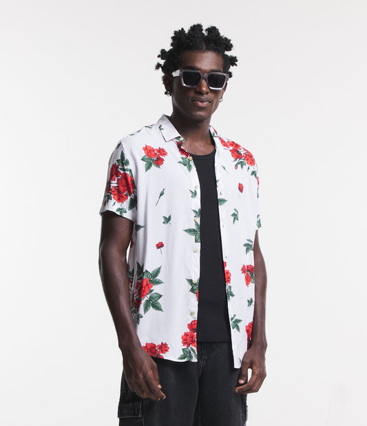 Camisa de viscose de ajuste regular com estampa floral de rosas brancas