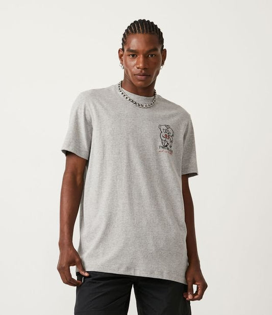Camiseta de algodão cinza com estampa de urso de duas cabeças