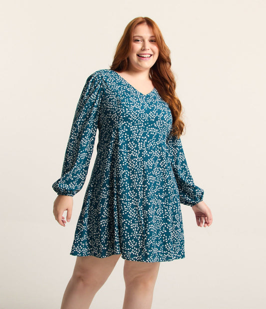 Vestido corto de crepé estampado con minicorazones, Curvas y tallas grandes, Verde