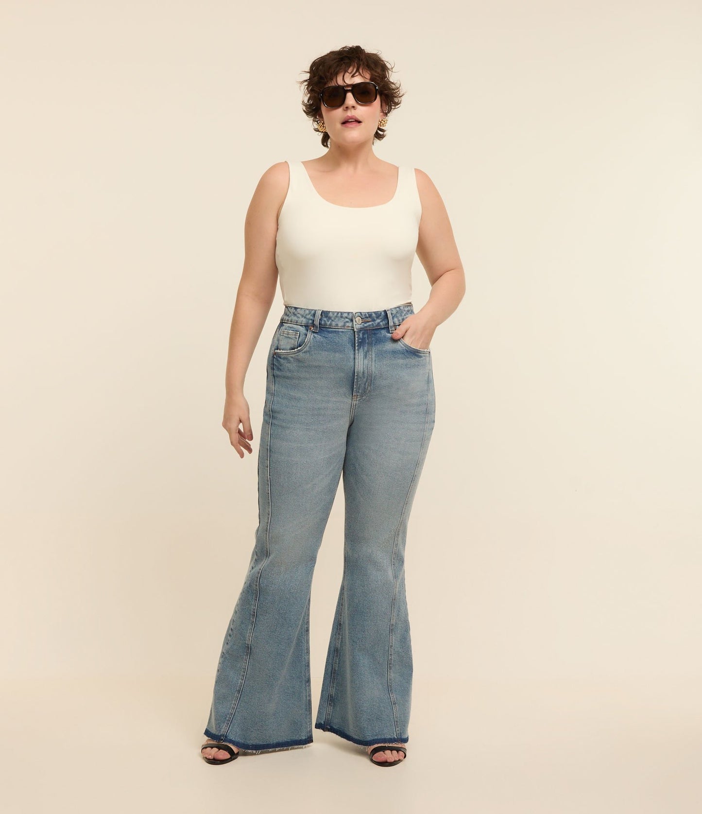 Jeans flare elasticizzati con lavaggio chiaro - Curve e taglie forti