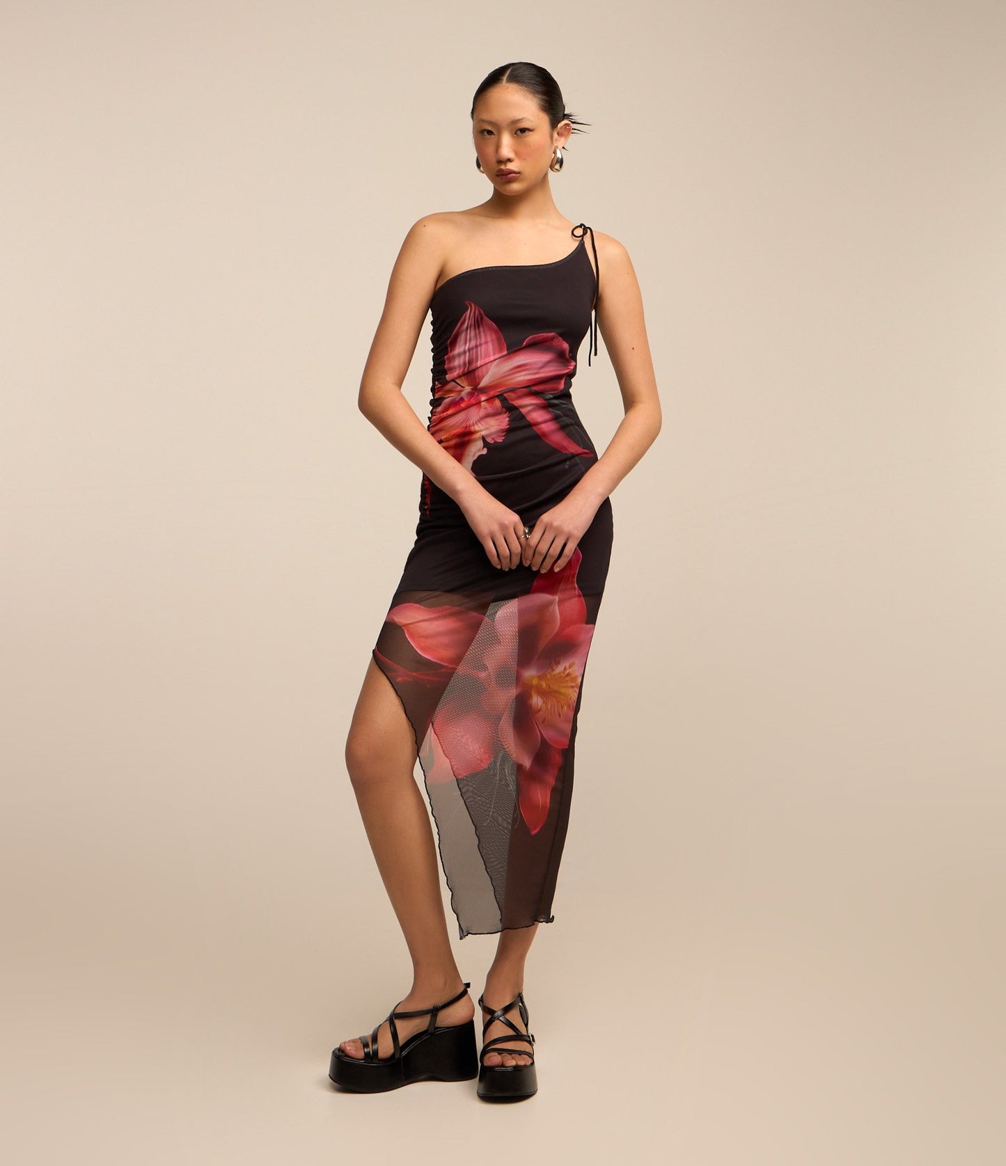 Nuovo abito midi asimmetrico in tulle con stampa floreale nera