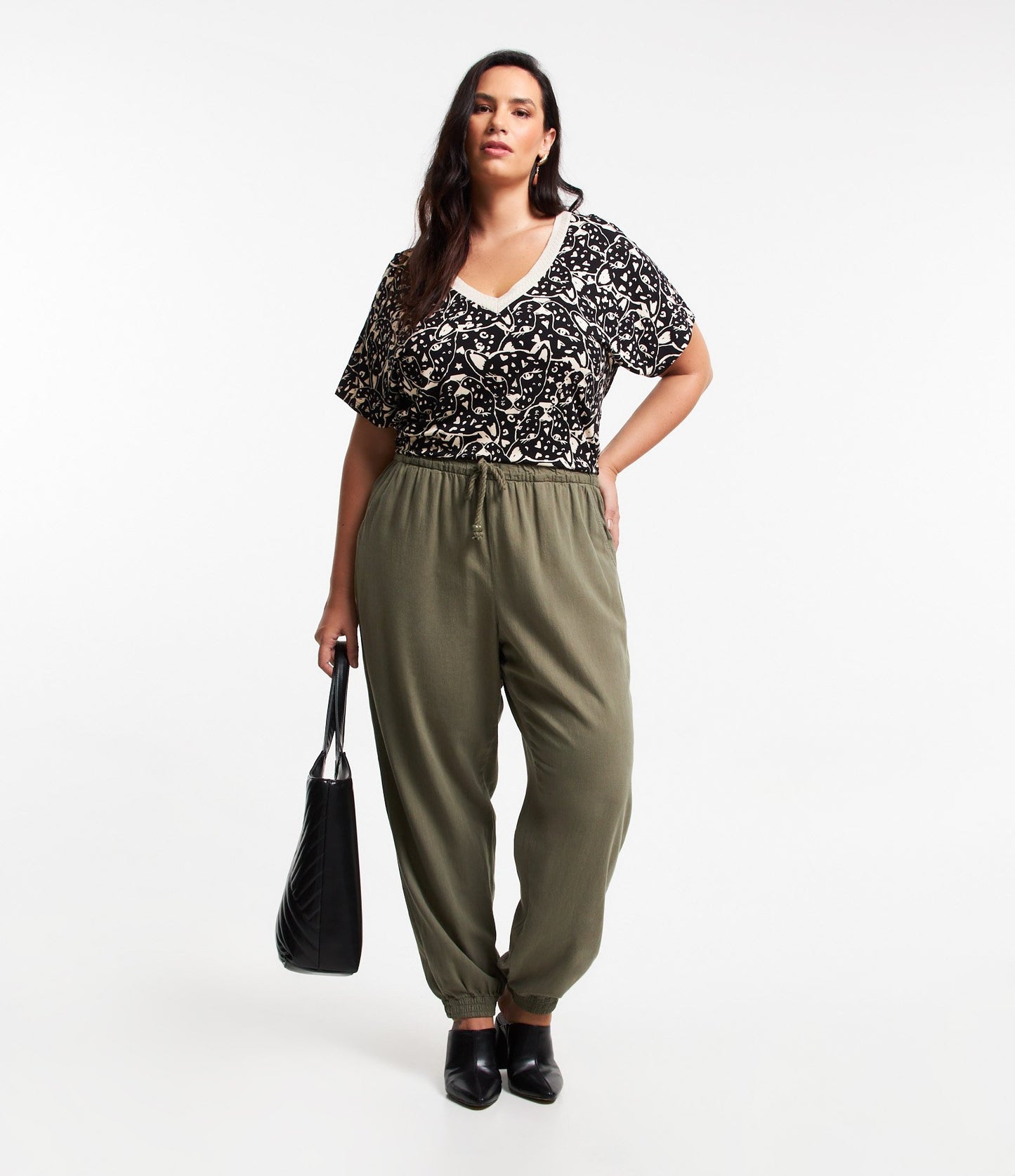 Pantalón jogger de sarga ligera con cintura elástica y cordón, Curvas y tallas grandes, Verde
