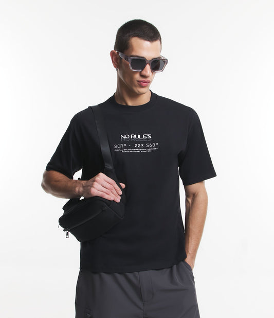 Camiseta Box preta em meia malha com estampa "No Rules