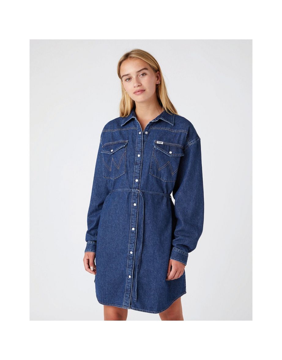 Vestido jeans com mini camisa e amarração na cintura
