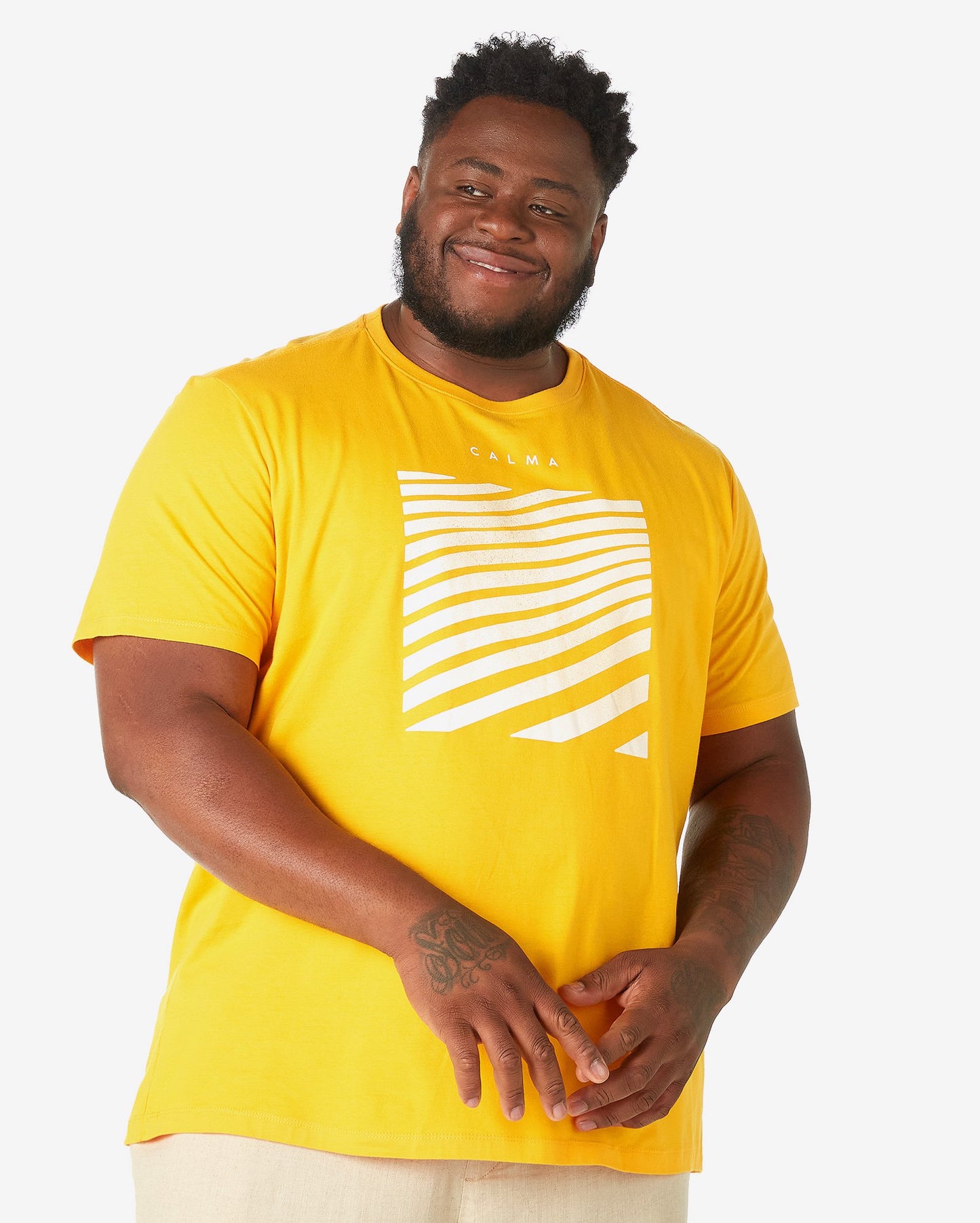 Camiseta masculina plus size de manga curta "Calma" amarela da Allman Riachuelo