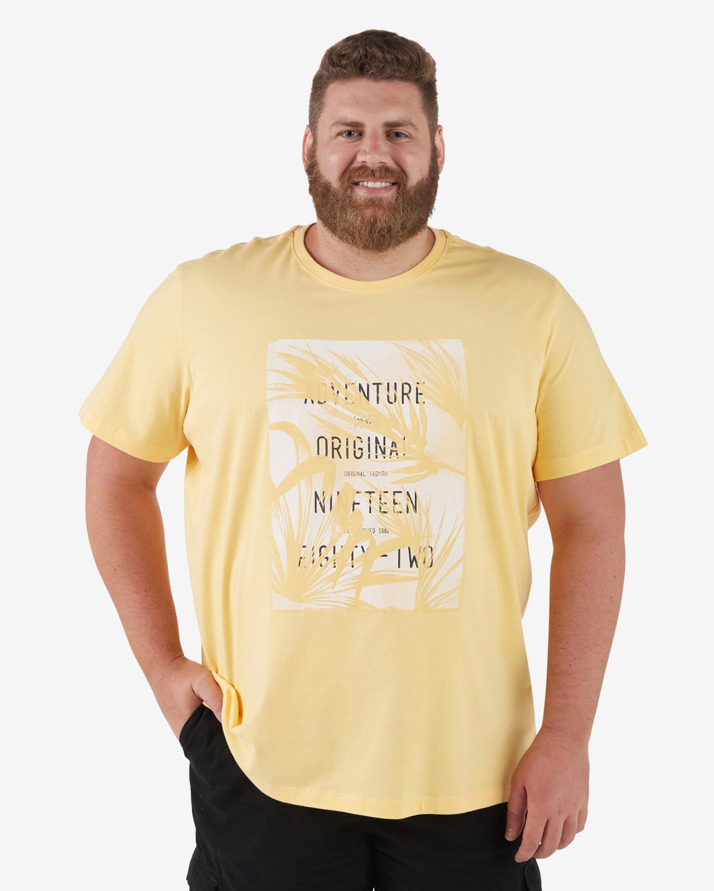 Camiseta masculina de manga curta Adventure Plus Size em amarelo