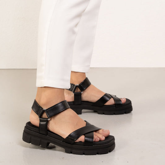 Sandália preta chunky feminina da Moleca