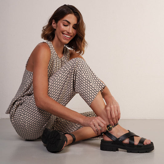 Sandalias negras con cordones y suela gruesa para mujer by Moleca