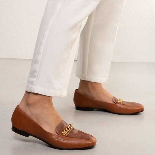 Mocassim feminino marrom com fivela da Kult