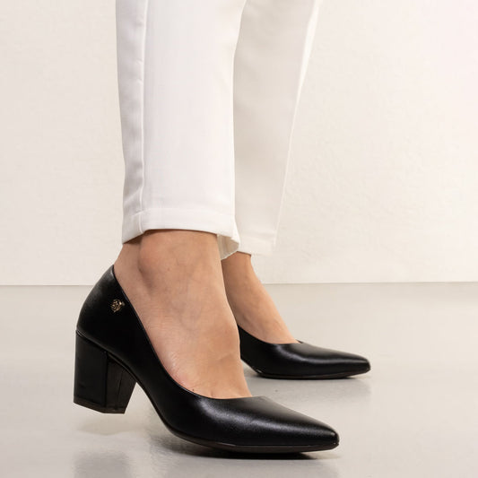 Tacchi classici da donna in nero Scarpin di Kult