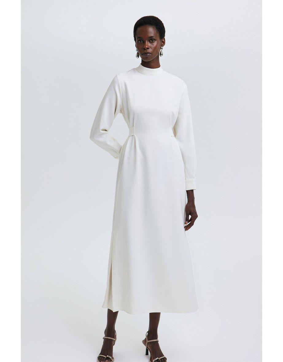 Vestido de crepe com cinto na cintura