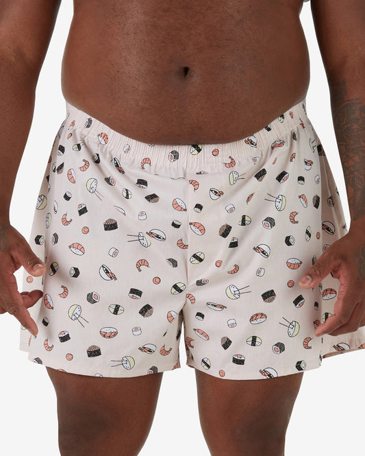 Shorts boxer plus size com estampa de sushi rosa claro