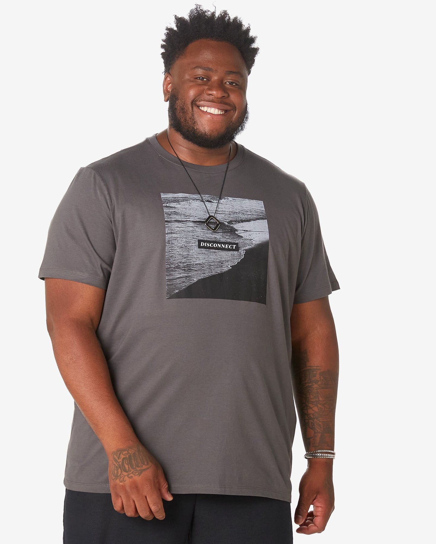 Camiseta masculina de manga curta "Disconnect" cinza plus size da Allman para Riachuelo