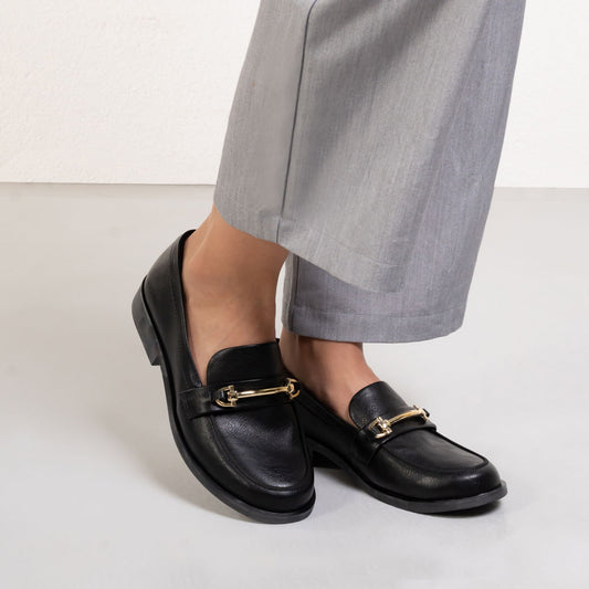 Mocasín negro con hebilla para mujer - Quiz Básico