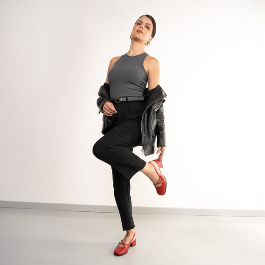 Sapatos femininos de salto alto vermelho com fivelas da Quiz