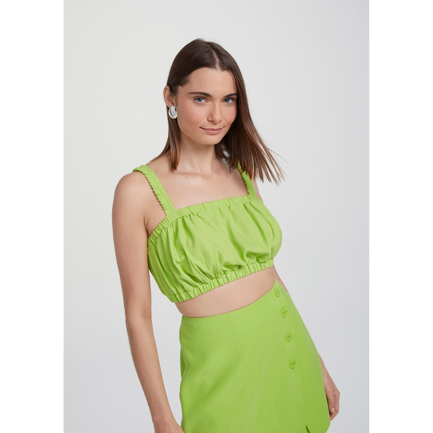 Top de lino recortado para hombre