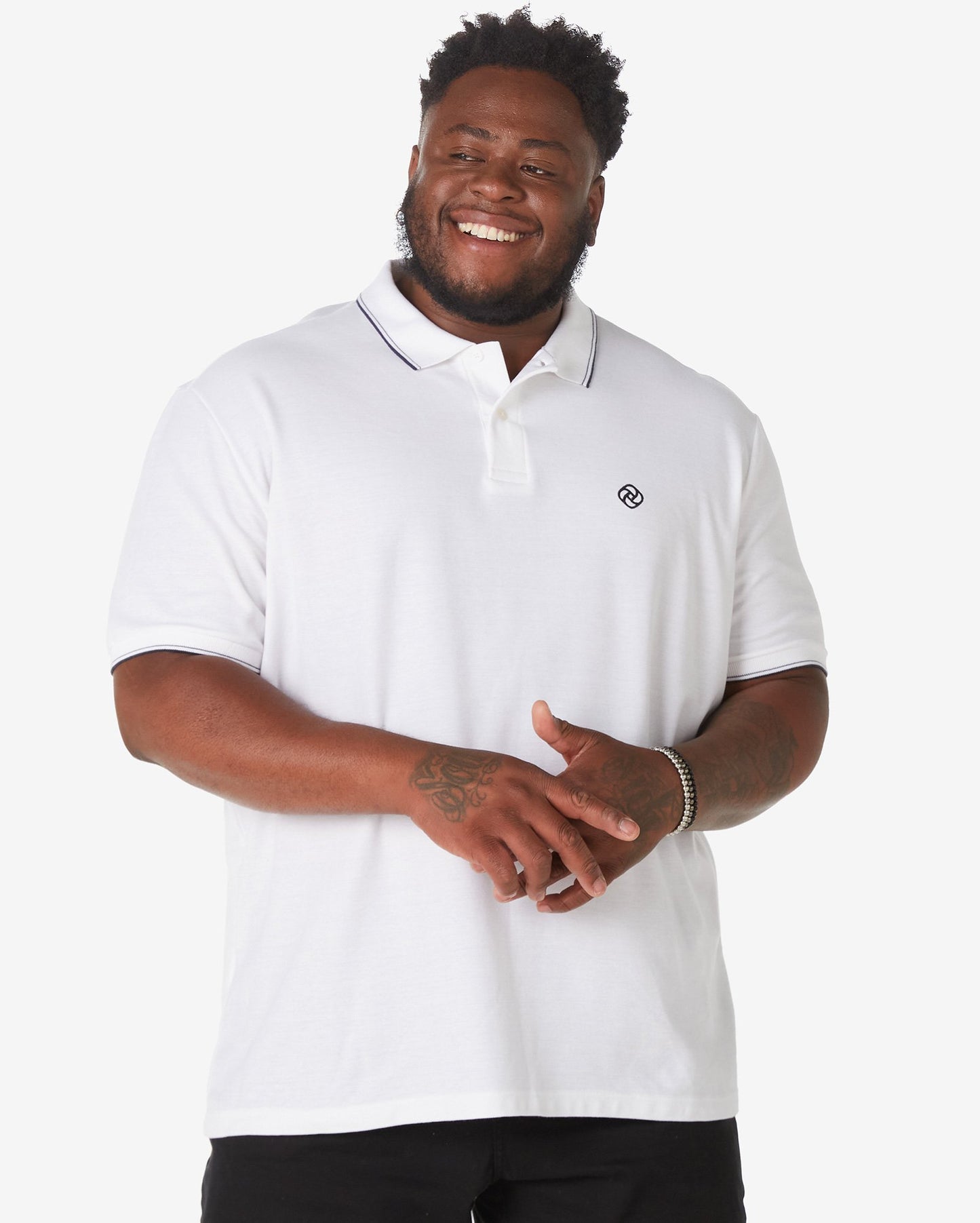 Camisa polo branca de manga curta masculina plus size da Allman para Riachuelo