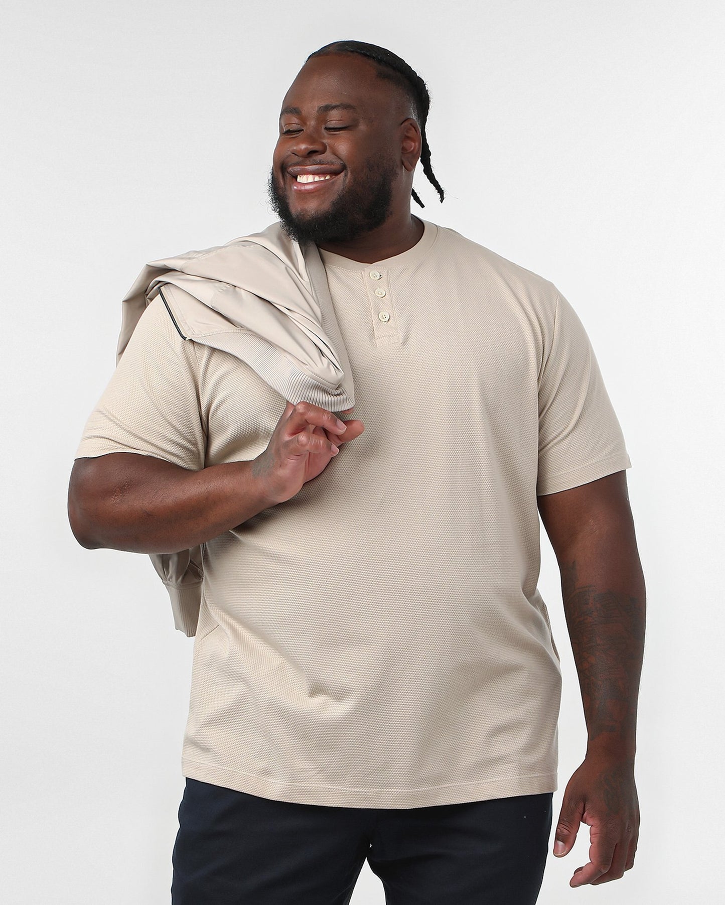 Camiseta masculina plus size com gola mandarim bege Piquet | Original Plus da Riachuelo