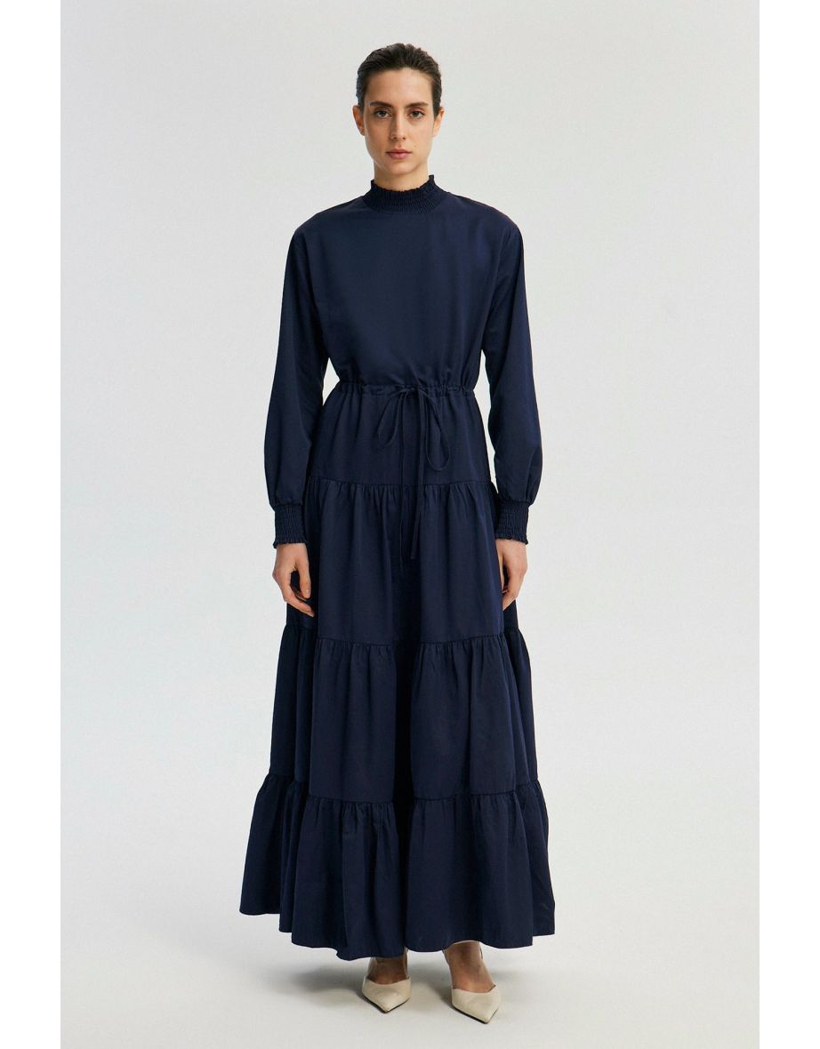 Vestido com babados e cintura franzida