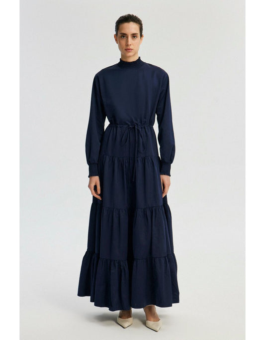 Vestido com babados e cintura franzida