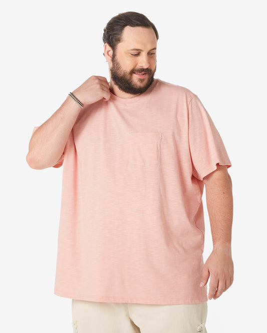 Camiseta masculina plus size de manga curta com bolso em rosa salmão - Allman by Riachuelo