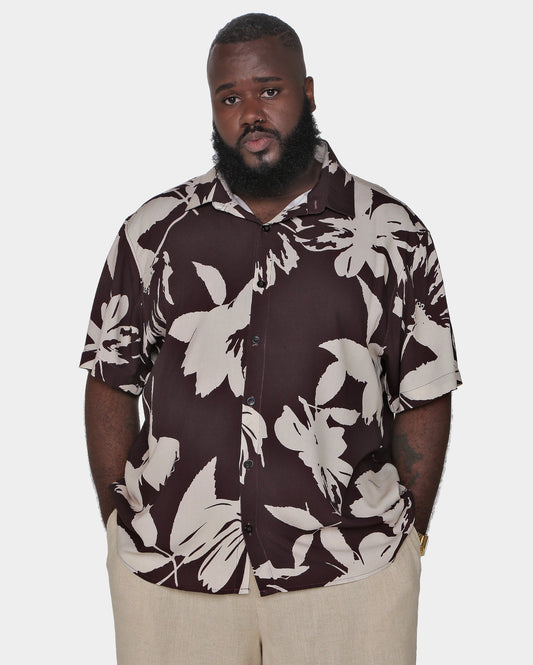 Camicia a maniche corte Plus Size da uomo con stampa a foglie marrone di Allman per Riachuelo