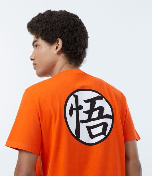 Camiseta de manga curta com estampa de Dragon Ball laranja
