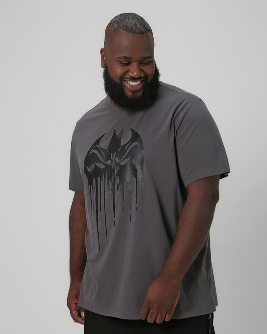 Camiseta masculina plus size com estampa gráfica do Batman Cinza | DC Comics