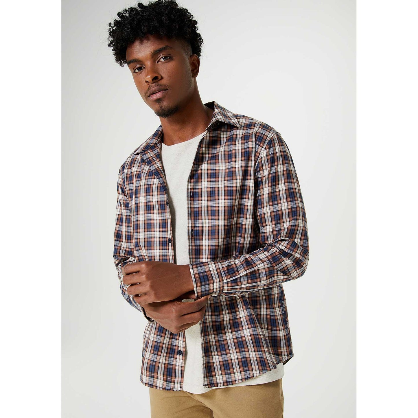 Camicia a quadri tinta in filo da uomo a maniche lunghe