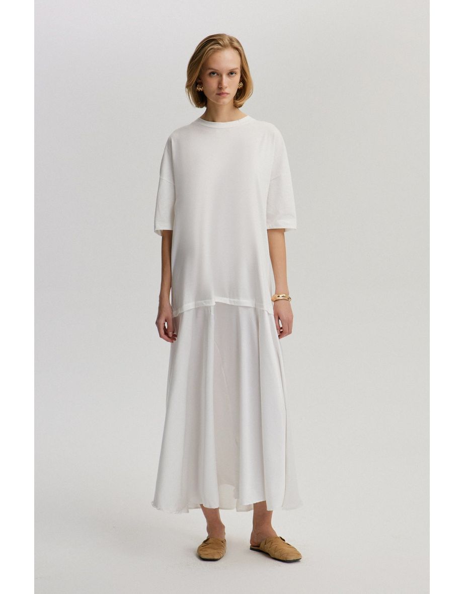Vestido oversized com detalhes em cetim