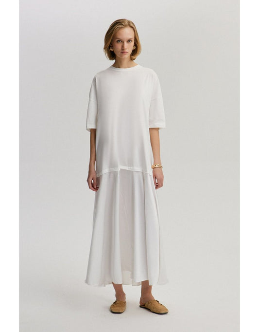 Vestido oversized com detalhes em cetim