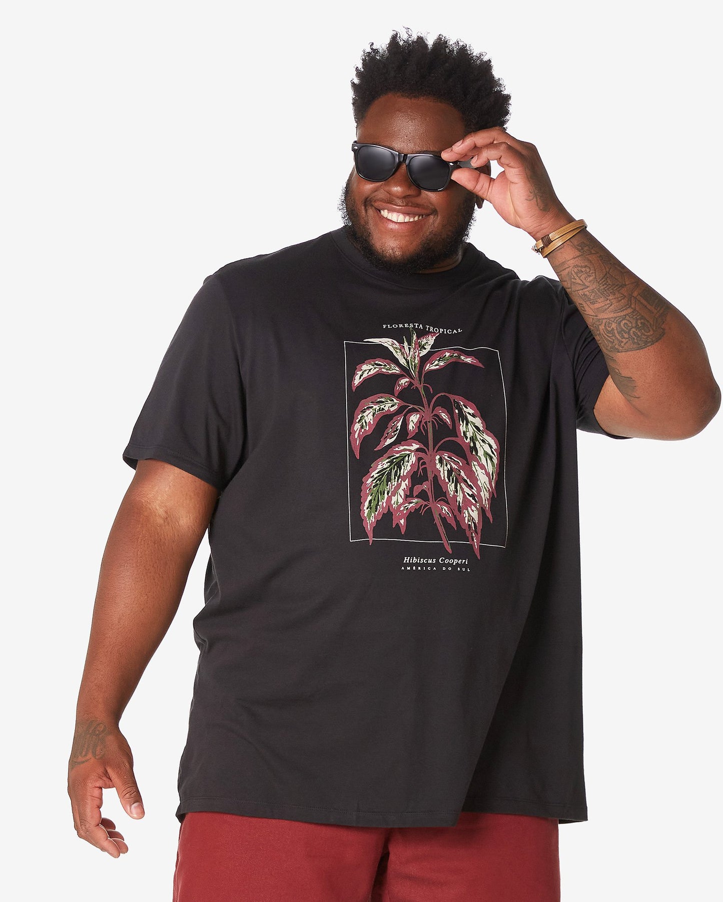 Camiseta masculina Plus Size de manga curta Tropical Forest preta por Allman, Riachuelo